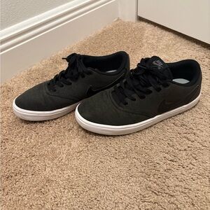 Nike SB Men's Black and White Sneakers